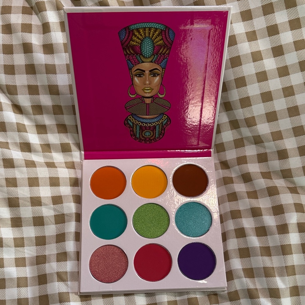Vibrant 9-Color Eyeshadow Palette – Bright Pink Packaging